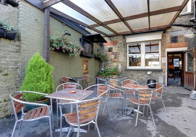 Best Sports Bars in Brentwood - Essex Arms