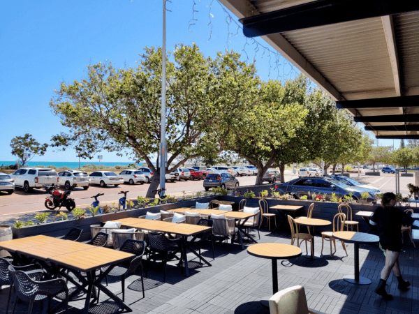 Best Sports Bars in Geraldton - The Foreshore Hangout Lounge