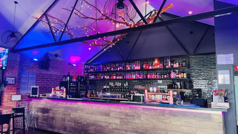 Best Sports Bars in Geraldton - The Foreshore Hangout Lounge