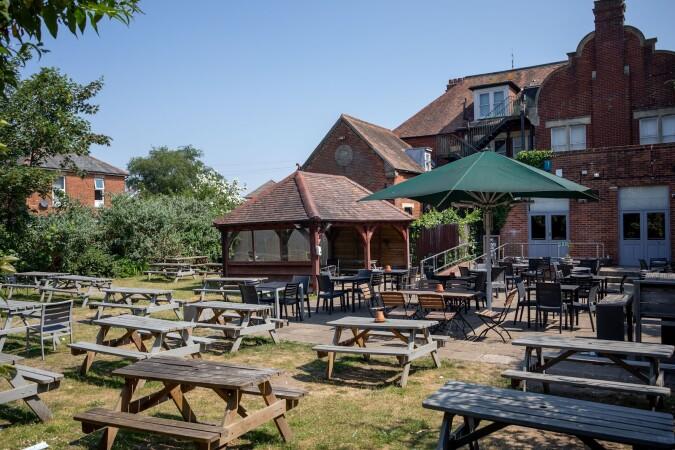 Best Sports Bars in Bournemouth - Richmond Arms (Bournemouth)