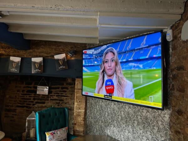 Best Sports Bars in Cheltenham - Royal Oak (Bishops Cleeve)