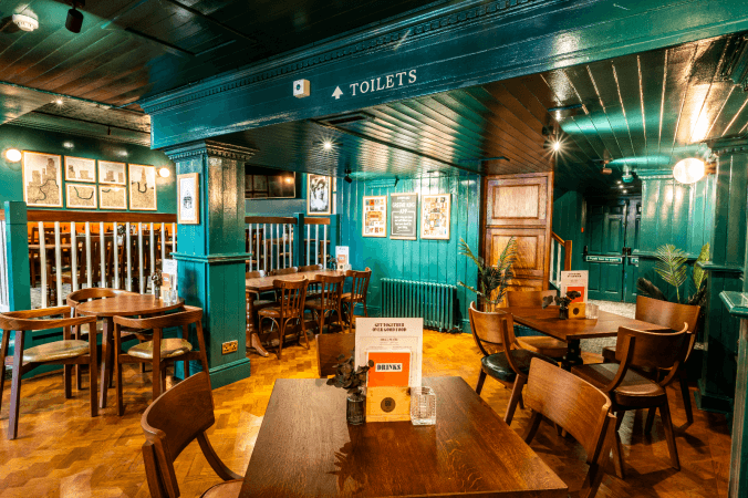 Best Sports Bars in London - Old Fields (Southfields)