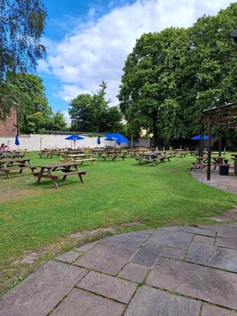 Best Sports Bars in Altrincham - Stonemasons Arms (Timperley)