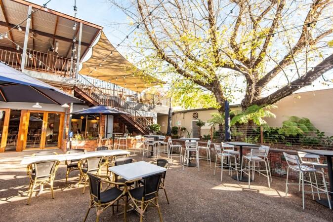 Best Sports Bars in Albury - Brady's Railway Hotel