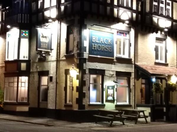 Best Sports Bars in Wirral - Black Horse