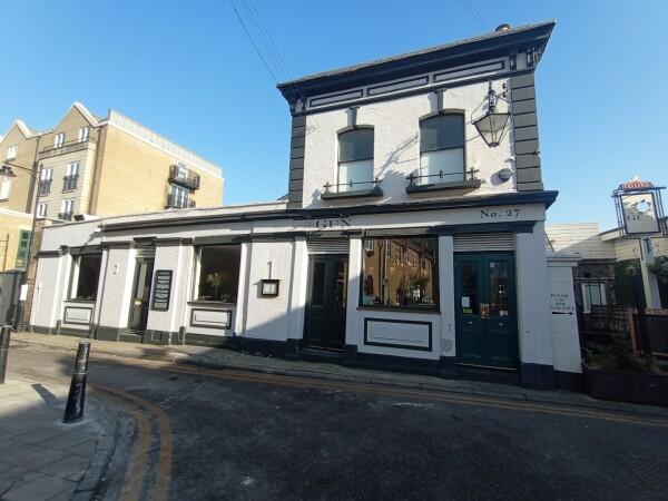 Best Sports Bars in London - Gun E14