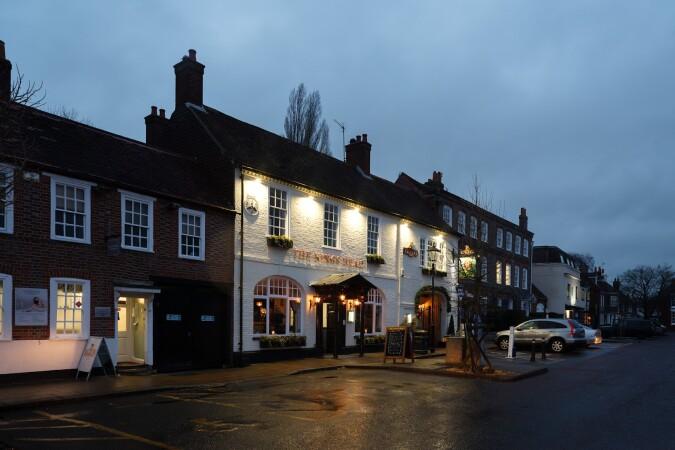 Best Sports Bars in Woodstock - Kings Head Wickham