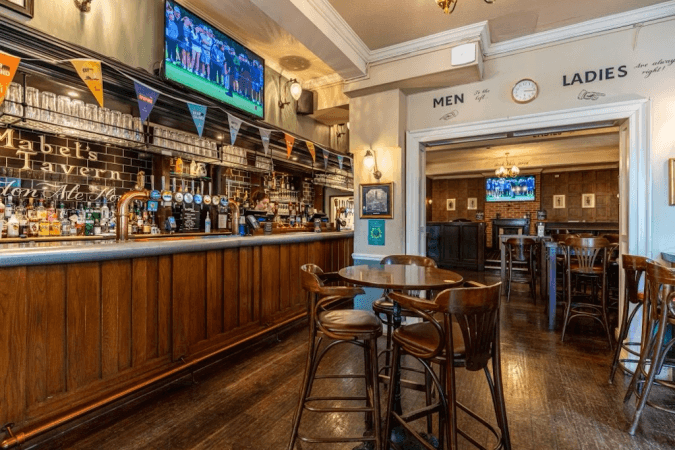 Best Sports Bars in London - Mabel's Tavern