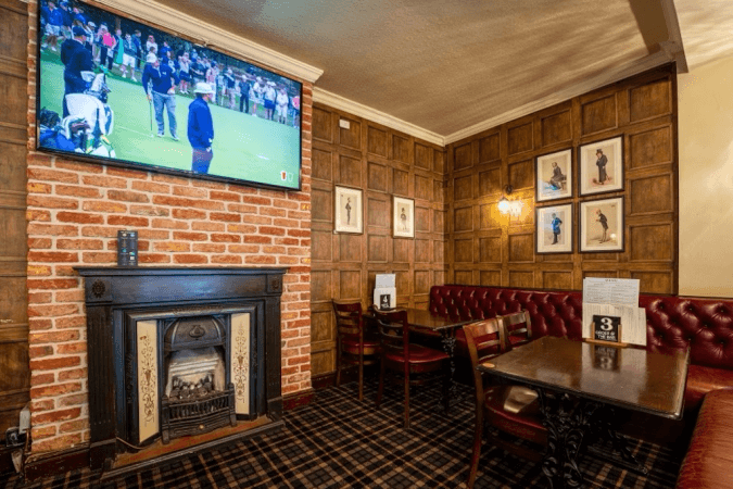 Best Sports Bars in London - Mabel's Tavern