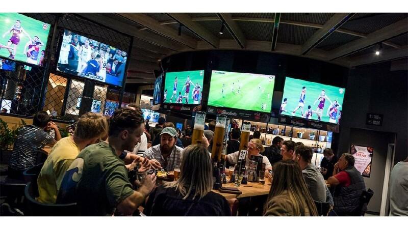 Best Sports Bars in Cloverdale - The Sporting Globe Belmont