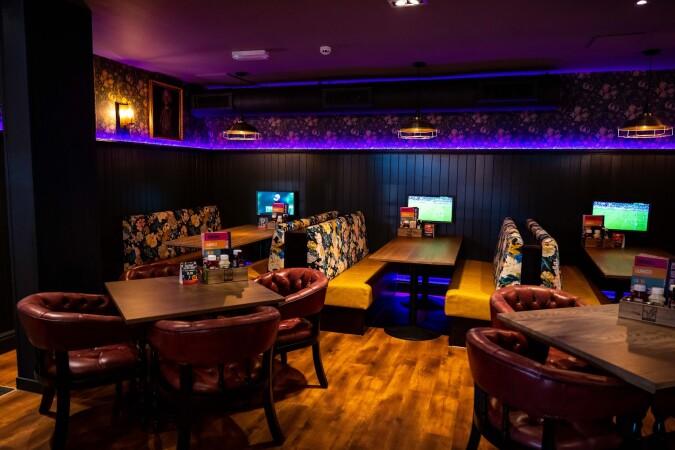 Best Sports Bars in Elgin - The Granary (Elgin)