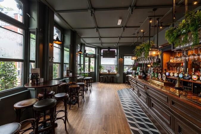 Best Sports Bars in London - Lamb and Flag