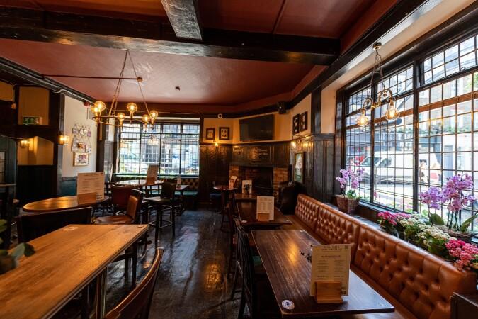 Best Sports Bars in London - Shakespeare Head