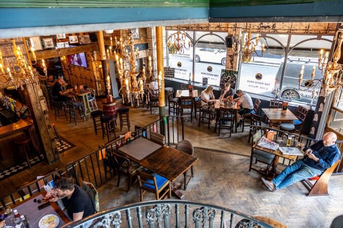 Best Sports Bars in London - White Swan