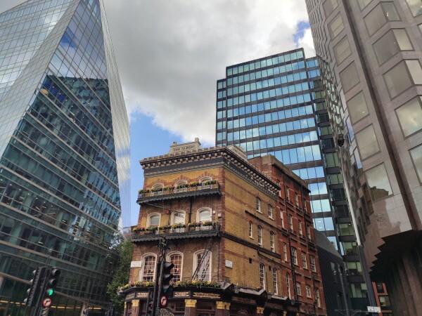 Best Sports Bars in London - Albert