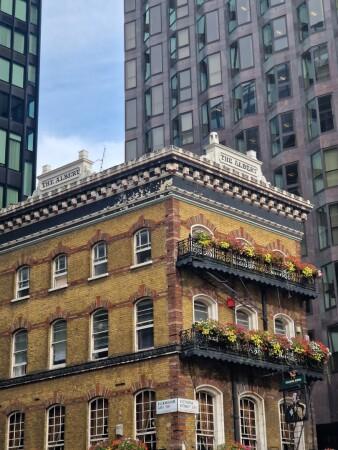 Best Sports Bars in London - Albert