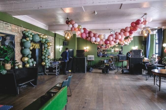 Best Sports Bars in London - The Heathcote and Star