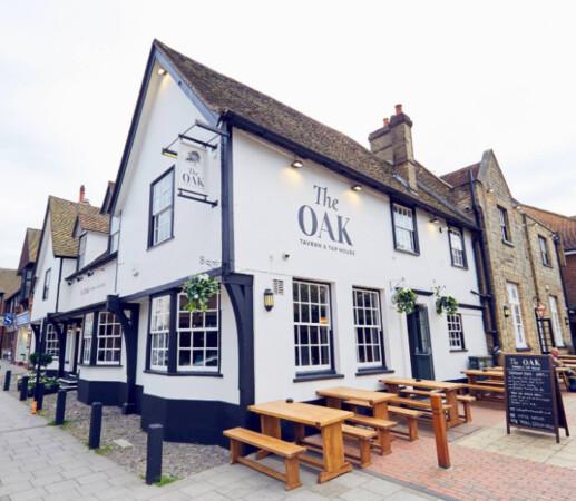 Best Sports Bars in Sevenoaks - Oak Tavern