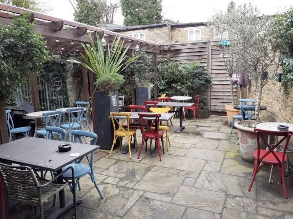 Best Sports Bars in London - East Putney Tavern