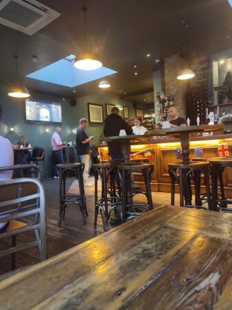 Best Sports Bars in London - East Putney Tavern