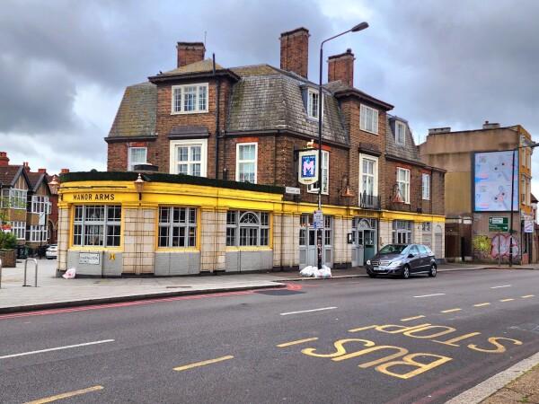 Best Sports Bars in London - Manor Arms