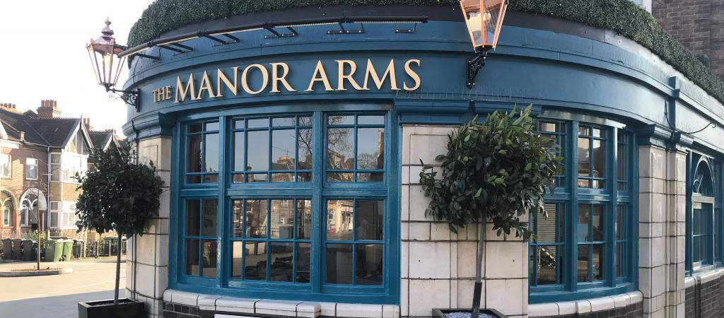 Best Sports Bars in London - Manor Arms