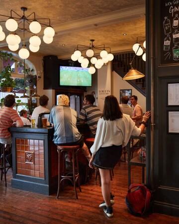 Best Sports Bars in London - The Fox