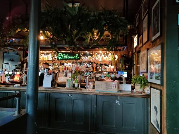 Best Sports Bars in London - Howl At The Moon