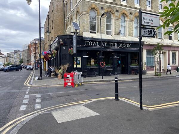 Best Sports Bars in London - Howl At The Moon