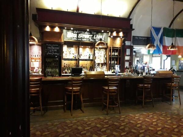 Best Sports Bars in London - The Raynes Park Tavern