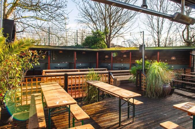 Best Sports Bars in London - The Crooked Billet