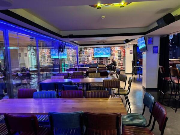 Best Sports Bars in Barcelona - Belushi's Barcelona