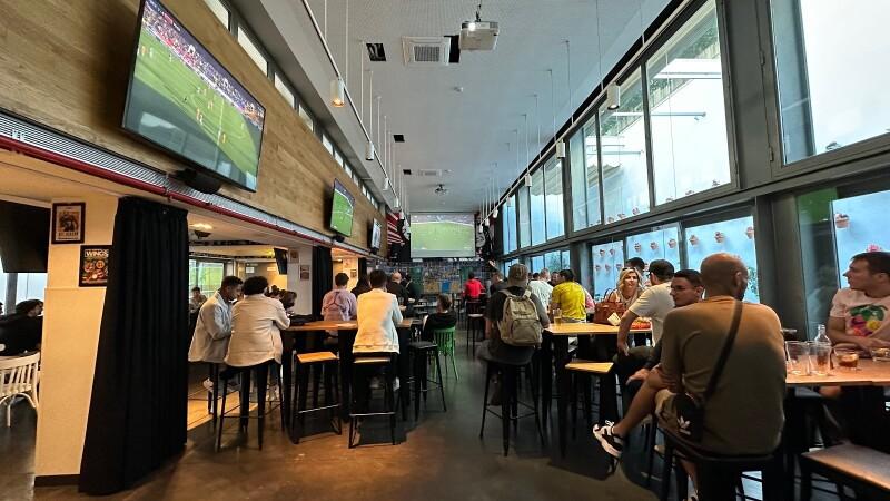 Best Sports Bars in Barcelona - Belushi's Barcelona