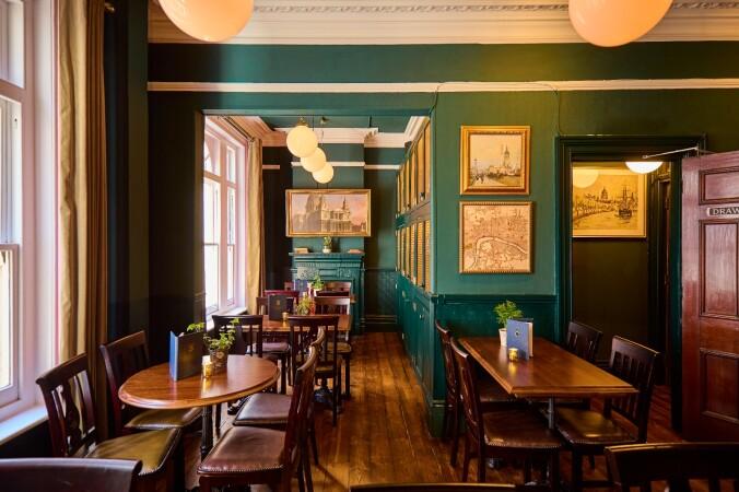 Best Sports Bars in Barbican - Sutton Arms EC1