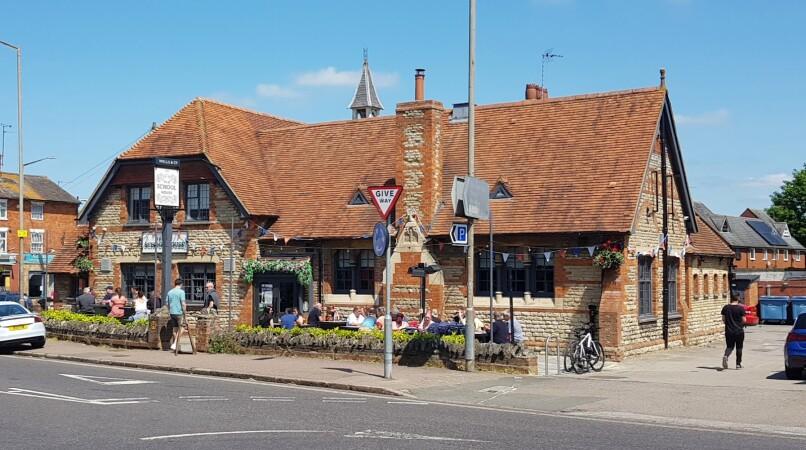 Best Sports Bars in Milton Keynes - The Old School House