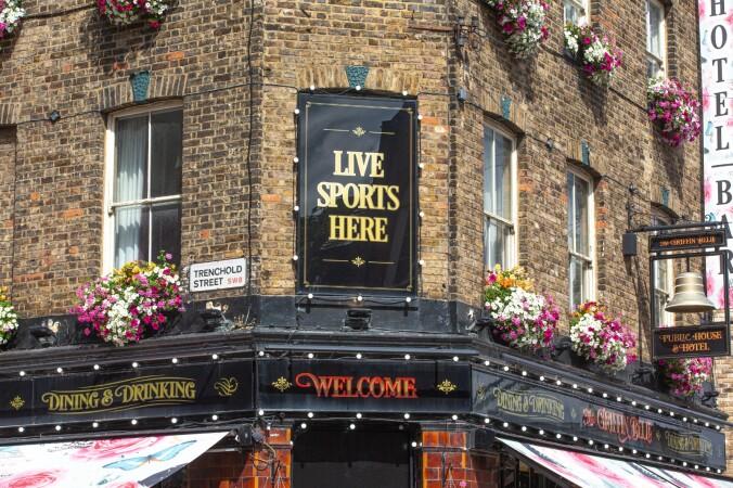 Best Sports Bars in London - Griffin Belle
