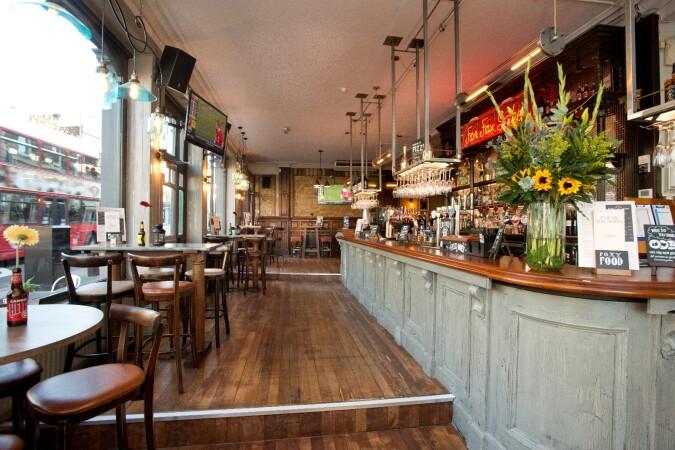 Best Sports Bars in Islington - Fox On The Green Islington London