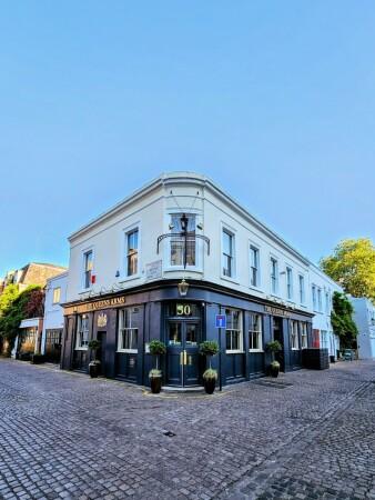 Best Sports Bars in LONDON - Queens Arms