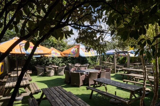 Best Sports Bars in Twickenham - Prince Albert