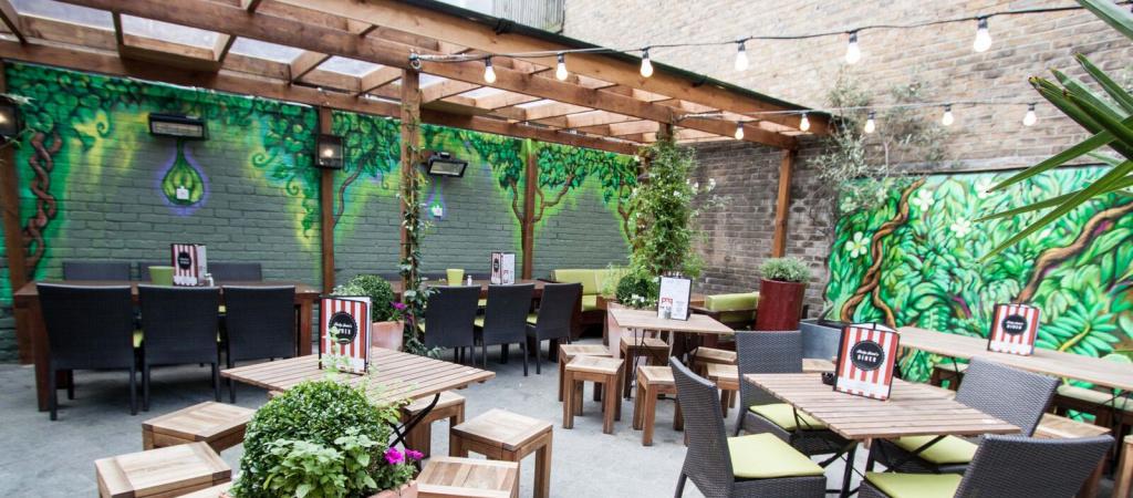 Best Sports Bars in LONDON - Prince Albert Notting Hill Gate