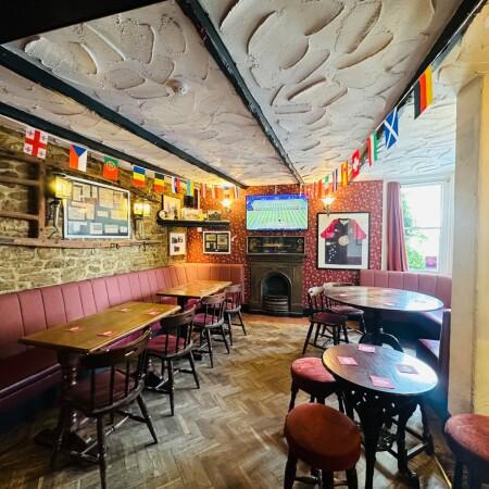 Best Sports Bars in Wotton-u-Edge - The Star Inn