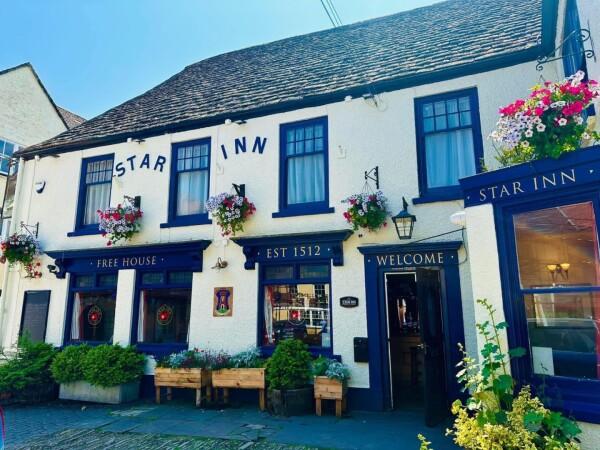 Best Sports Bars in Wotton-u-Edge - The Star Inn