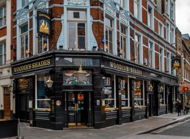 Best Sports Bars in LONDON - Woodins Shades