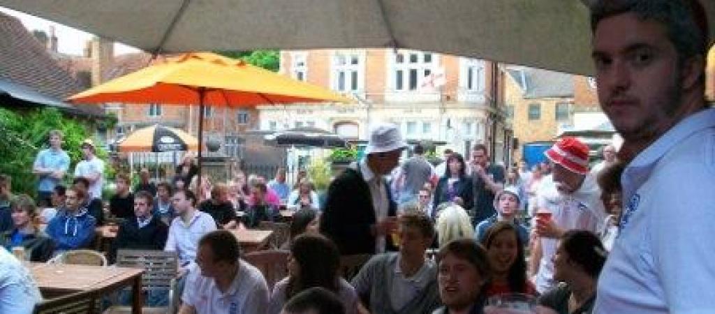 Best Sports Bars in Leatherhead - Penny Black