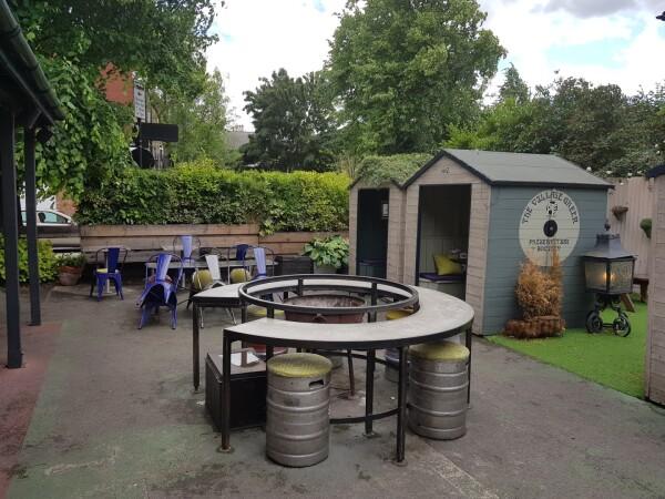 Best Sports Bars in London - The Distillers