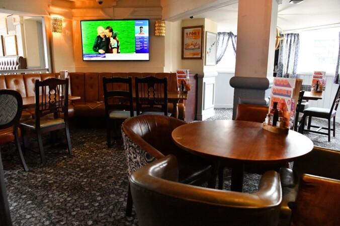 Best Sports Bars in Hounslow - Honeycombe (Hounslow)