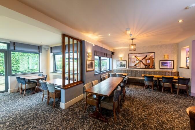 Best Sports Bars in Farnborough - Gloster (Farnborough)