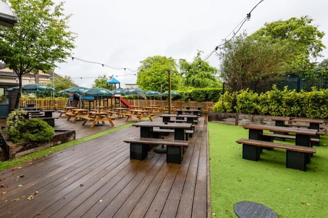 Best Sports Bars in Farnborough - Gloster (Farnborough)