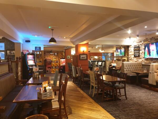 Best Sports Bars in North Lincolnshire - Warren Lodge (Scunthorpe)