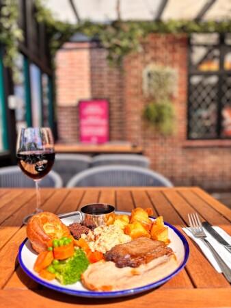 Best Sports Bars in Watford - Tudor Arms (Watford)